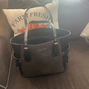MK handbag. In great condition.
